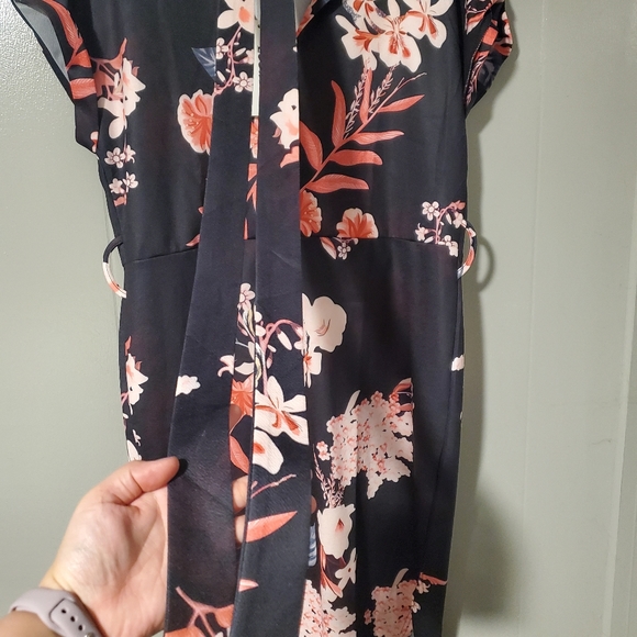 Womens dress - Picture 2 of 4